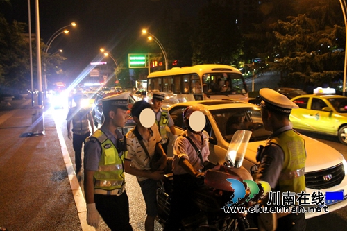 交警一大队开展整治酒驾醉驾违法行为集中统一行动(图1)