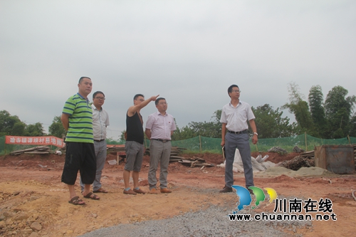 泸县喻寺:党委书记督查危房改建和异地扶贫搬迁工作(图1) 泸县喻寺:党委书记督查危房改建和异地扶贫搬迁工作(图1)