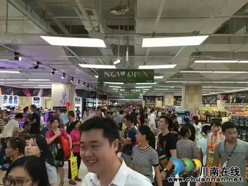 永辉开业 低价风暴持续三天 泸州人都来抢疯啦!(图2) 永辉开业 低价风暴持续三天 泸州人都来抢疯啦!(图2)