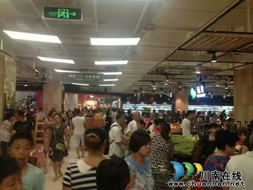 永辉开业 低价风暴持续三天 泸州人都来抢疯啦!(图10) 永辉开业 低价风暴持续三天 泸州人都来抢疯啦!(图10)