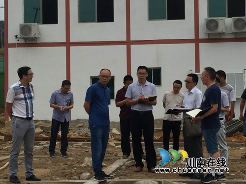 合江县委书记张季頫督查榕山镇脱贫攻坚工作(图1) 合江县委书记张季頫督查榕山镇脱贫攻坚工作(图1)