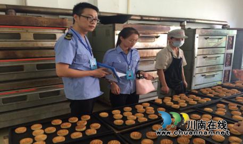 合江县九支镇食药监所开展月饼专项检查(图2) 合江县九支镇食药监所开展月饼专项检查(图2)
