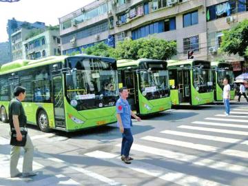 宜宾：节能降耗绿色出行&nbsp;公交站建百个充电桩(图1)