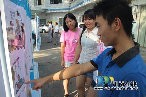 泸州纳溪：“以案释纪”漫画展向违规违纪亮剑(图2)