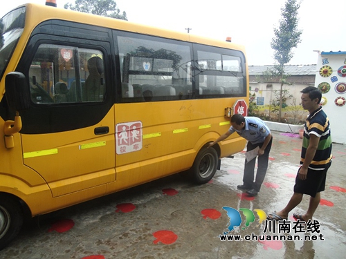 宜宾县交管大队：多措并举加强校车交通安全管理(图3)