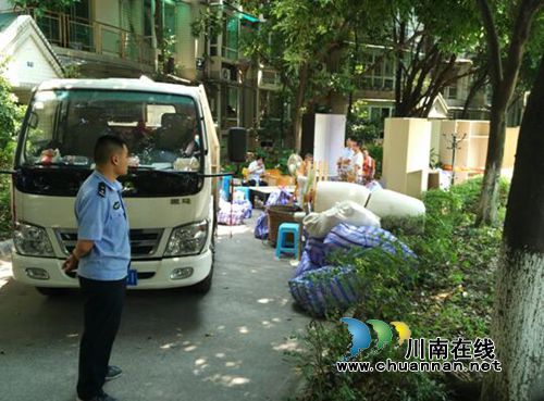 龙马潭区法院执行干警成功强制腾迁一拍卖房屋(图1)