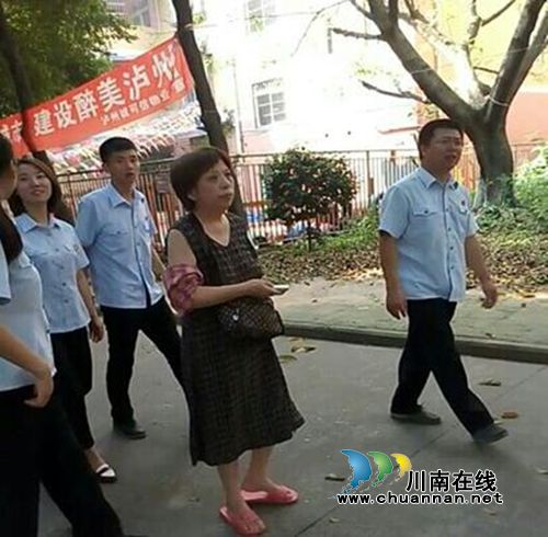 龙马潭区法院执行干警成功强制腾迁一拍卖房屋(图2)