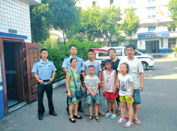 宜宾江安：女孩江中游泳遇险&nbsp;大学新生勇救人(图1)