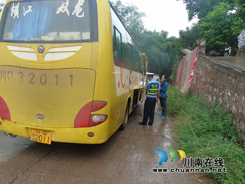 宜宾县交管大队扎实开展查处客车违规载货统一行动(图4)