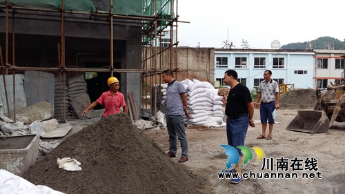 纳溪上马镇开展学校在建工程安全检查(图1)