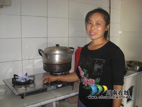 人大代表奔走半年 纳溪偏远岩区村烧上天然气(图1) 人大代表奔走半年 纳溪偏远岩区村烧上天然气(图1)
