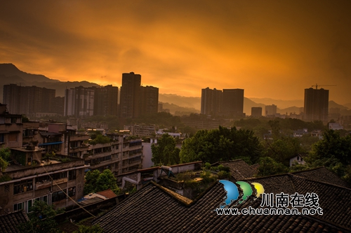 叙永:清晨天空惊现彩虹 引发市民“观虹潮”(图5) 叙永:清晨天空惊现彩虹 引发市民“观虹潮”(图5)