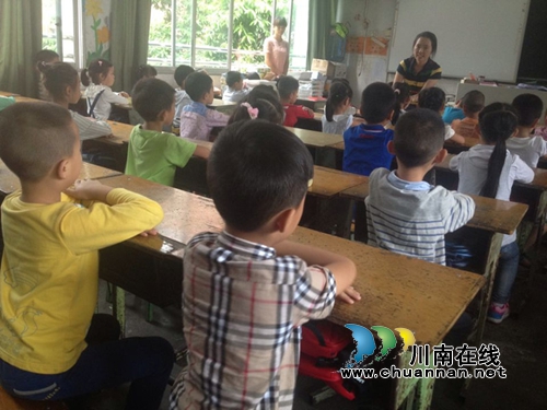 泸州逸夫小学：开展一年级新生入学教育活动(图1)