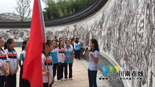 纳溪棉花坡中学:抗战胜利日集体铭记革命历史(图1) 纳溪棉花坡中学:抗战胜利日集体铭记革命历史(图1)