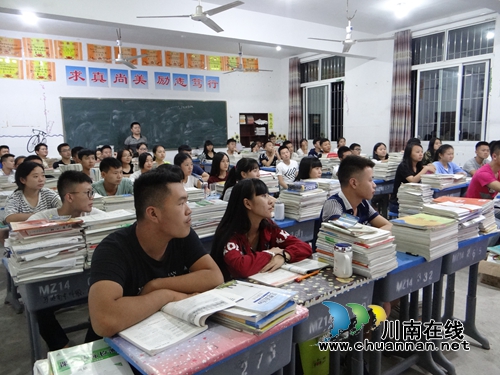 叙永马岭中学：开学第一课&nbsp;师生重温红色记忆(图2)