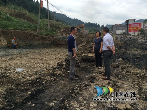 叙永县教育局督导鱼洞村易地扶贫搬迁工程建设(图1)