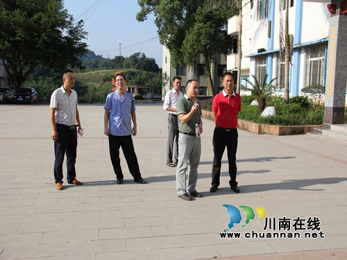 合江县教育局突击检查九支中学秋季开学工作(图1)