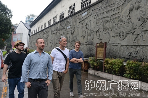 德国《南德意志报》来泸州探寻中国白酒文化(图2) 德国《南德意志报》来泸州探寻中国白酒文化(图2)