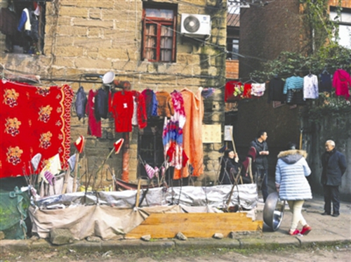 内江棉纺厂筒子楼拆除 居民用上千张照片告别(图3) 内江棉纺厂筒子楼拆除 居民用上千张照片告别(图3)