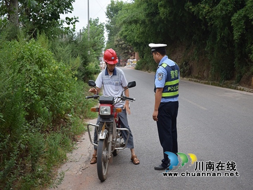 宜宾县持续开展摩托车“头盔行动”(图1) 宜宾县持续开展摩托车“头盔行动”(图1)