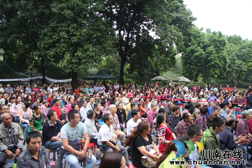 尝鲜桂圆尽情游园 张坝桂圆文化节让你爽个够(图9) 尝鲜桂圆尽情游园 张坝桂圆文化节让你爽个够(图9)