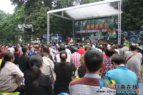 尝鲜桂圆尽情游园 张坝桂圆文化节让你爽个够(图8) 尝鲜桂圆尽情游园 张坝桂圆文化节让你爽个够(图8)