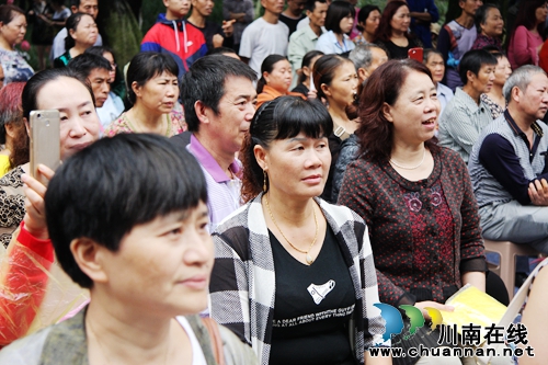 尝鲜桂圆尽情游园 张坝桂圆文化节让你爽个够(图10) 尝鲜桂圆尽情游园 张坝桂圆文化节让你爽个够(图10)