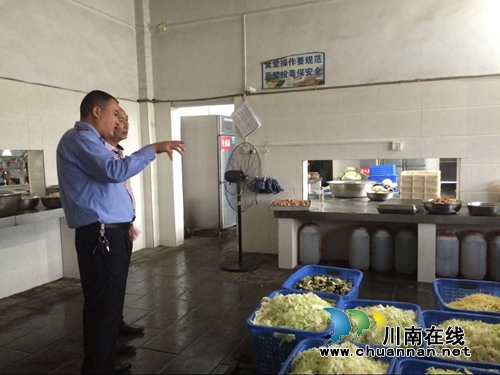 合江县食药监局：多措并举打造校园食品安全“铜墙铁壁”(图1)