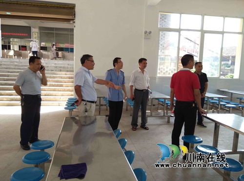 合江县食药监局：多措并举打造校园食品安全“铜墙铁壁”(图2)