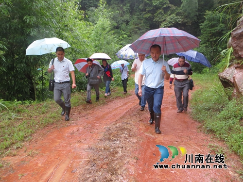 王龙到水尾镇广木村开展“三深入三到位”活动(图2)