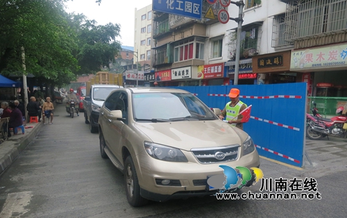 交警四大队：组织违法驾驶员参与“5321”文明礼让斑马线宣传(图1)