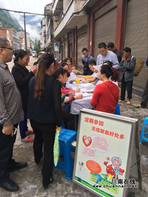 合江自怀镇：干部群众踊跃参加无偿献血(图3)