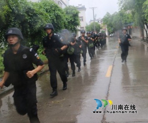 泸县应急救援大队掀起集训练兵热潮(图1)