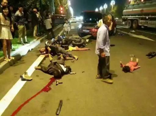 泸州突发惨烈车祸&nbsp;一摩载四人1死3伤(图2)