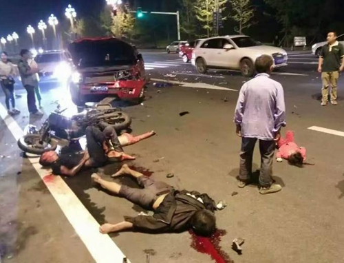 泸州突发惨烈车祸&nbsp;一摩载四人1死3伤(图1)