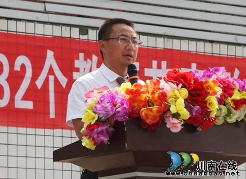 泸州建校隆重举行第32个教师节表彰大会(图2) 泸州建校隆重举行第32个教师节表彰大会(图2)