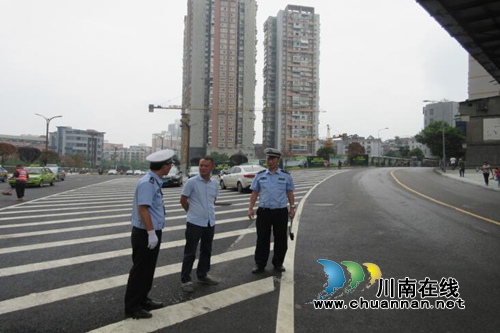游彦查看循环交通运行情况(图1)