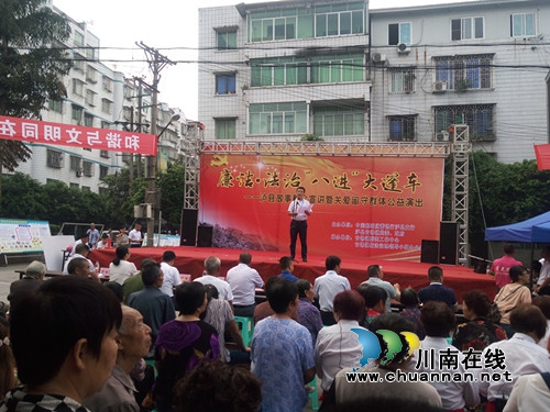 泸县云锦：开展廉政法治“八进”大蓬车巡回演出(图1)