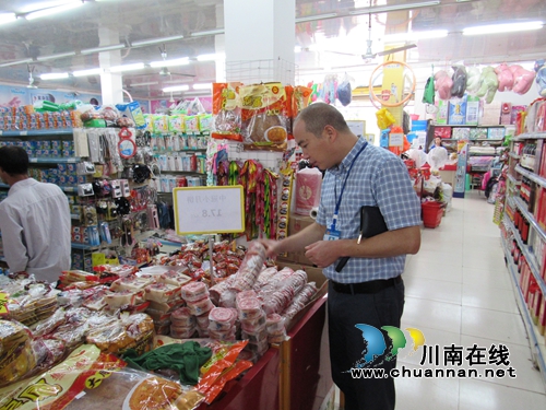 泸县云锦工商所开展中秋节前市场检查(图2)