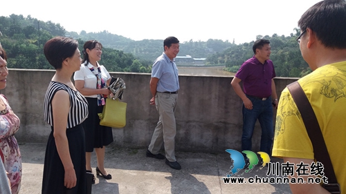 乐山市扶贫基金会参观考察特兴镇(图1) 乐山市扶贫基金会参观考察特兴镇(图1)