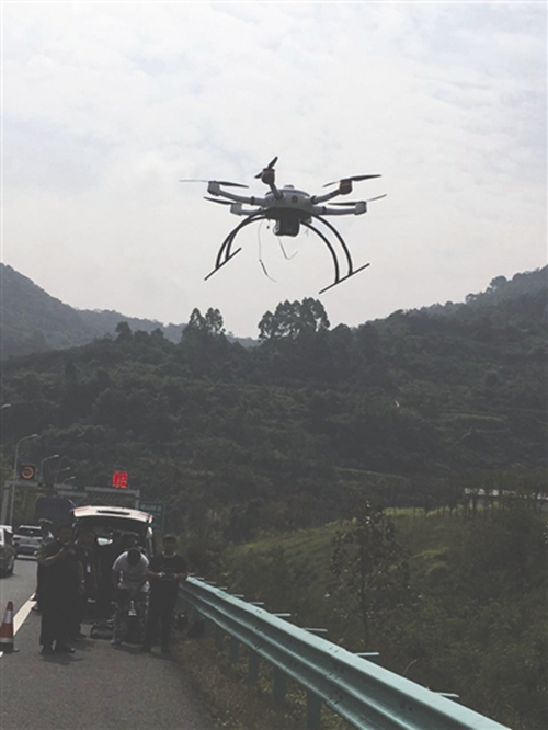 四川：无人机半天抓拍40余件交通违法证据(图1)
