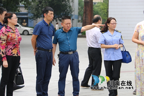 宋远平带队到合江中学检查食品安全工作(图4)