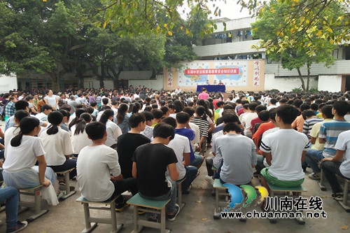 合江车辋镇：禁毒法治宣传进学校(图1)