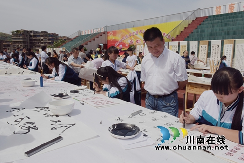 泸州叙永举办首届中小学校师生书法大赛(图5) 泸州叙永举办首届中小学校师生书法大赛(图5)