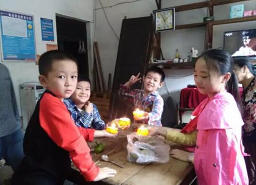 中秋节&nbsp;泸州古镇桔灯上了央视《新闻联播》(图6)