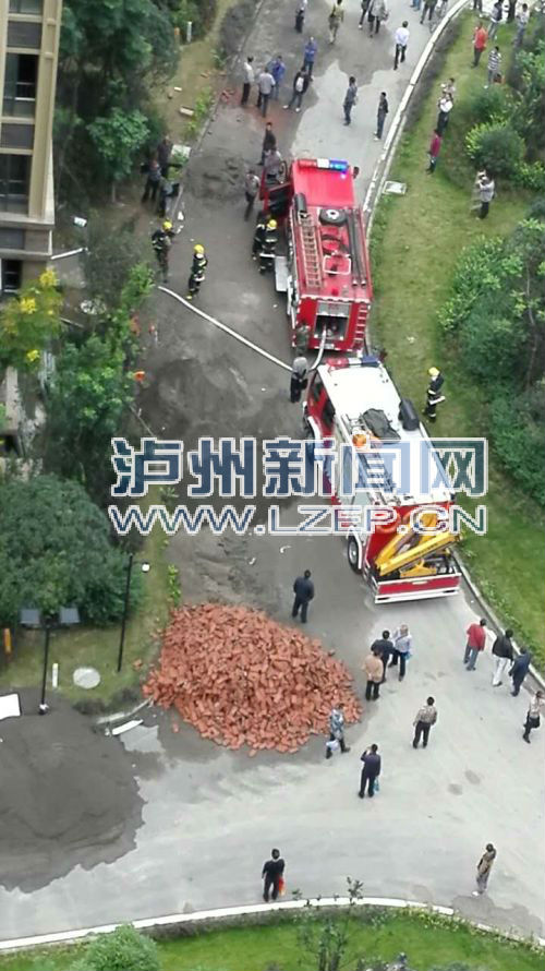 泸州一小区突发火灾&nbsp;25层电梯公寓黑烟滚滚(图3)