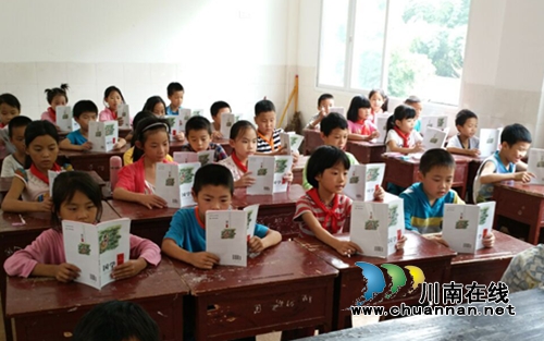 合江自怀镇组织“说普通话,读经典书”实践活动(图4) 合江自怀镇组织“说普通话,读经典书”实践活动(图4)