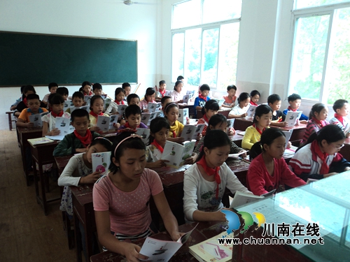 合江自怀镇组织“说普通话,读经典书”实践活动(图1) 合江自怀镇组织“说普通话,读经典书”实践活动(图1)