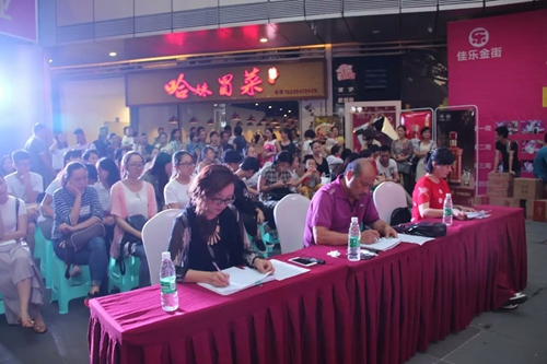 红潭之夜“金街情歌之王争霸”总决赛完美落幕(图7) 红潭之夜“金街情歌之王争霸”总决赛完美落幕(图7)