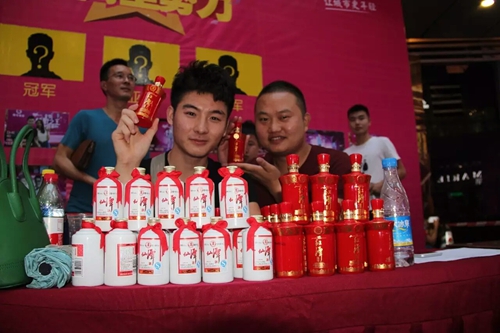 红潭之夜“金街情歌之王争霸”总决赛完美落幕(图16) 红潭之夜“金街情歌之王争霸”总决赛完美落幕(图16)